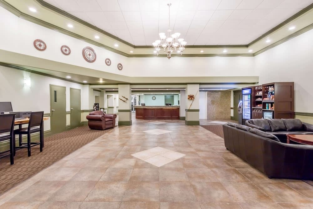 Ramada by Wyndham Hinton 1
