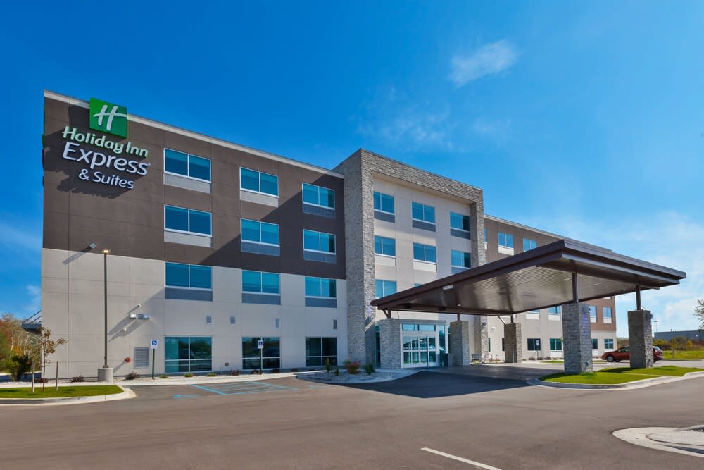 Holiday Inn Express & Suites CEDAR SPRINGS - GRAND RAPIDS N by IHG 1
