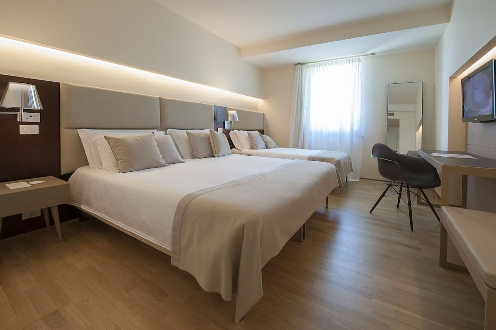 La Reggia Sporting Center Hotel 5