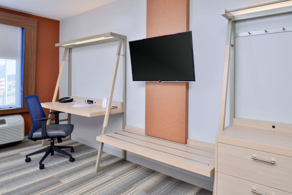 Holiday Inn Express & Suites FARMINGTON HILLS - DETROIT by IHG 2
