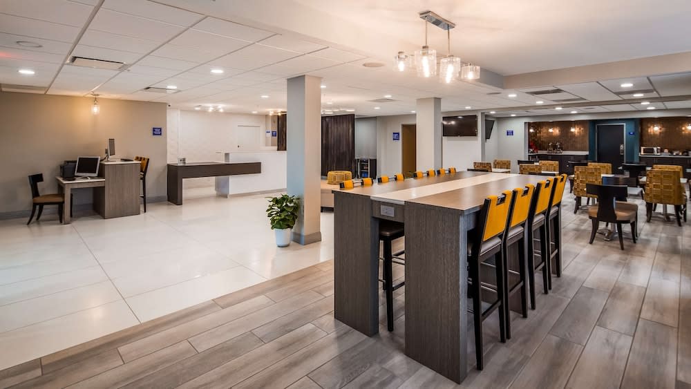 Best Western Plus Bloomington East 2