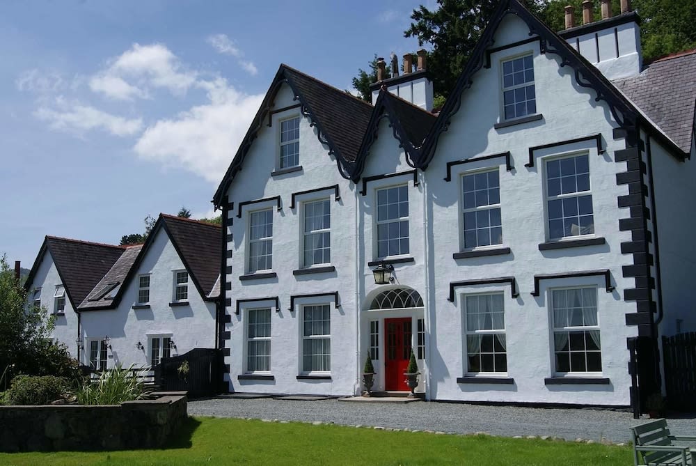 Coed Mawr Hall Bed & Breakfast 1
