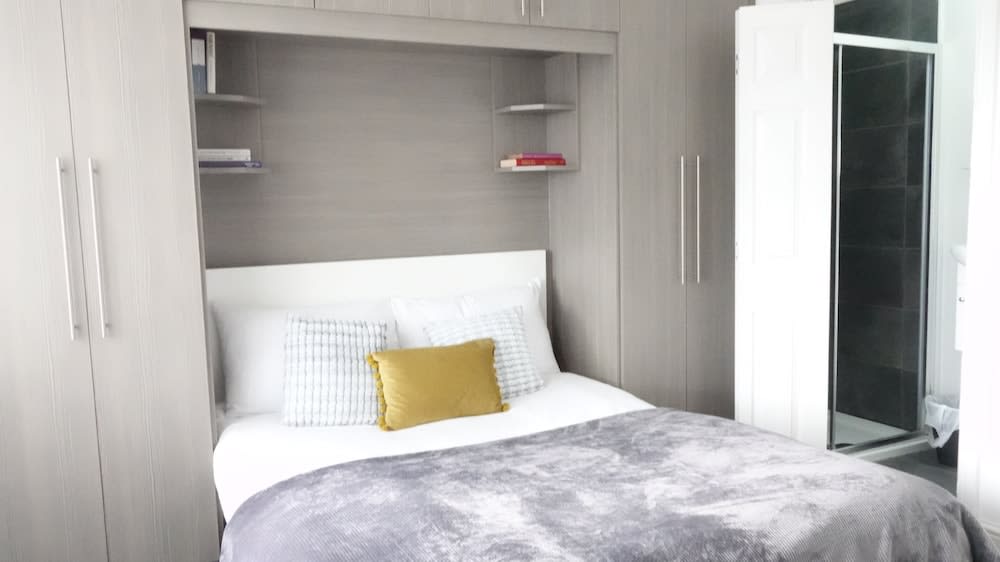 Private Bathroom Rooms- Near Heathrow - Near Shops 1