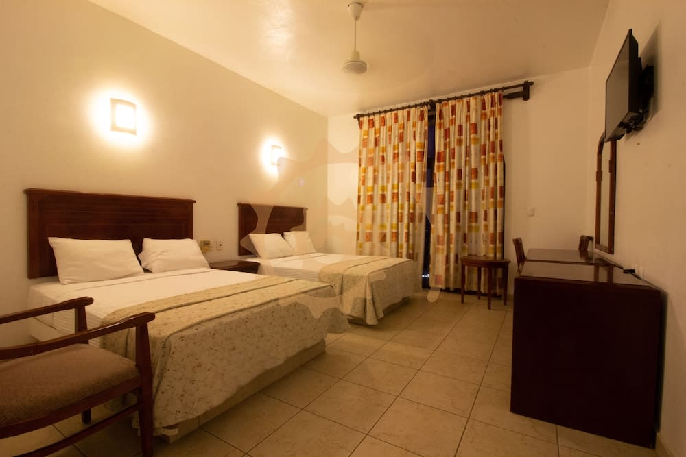Hotel Caracol Plaza 2