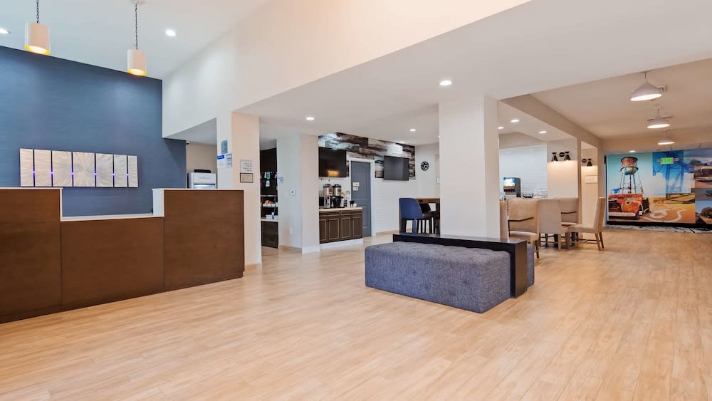 Best Western Plus New Barstow Inn & Suites 2