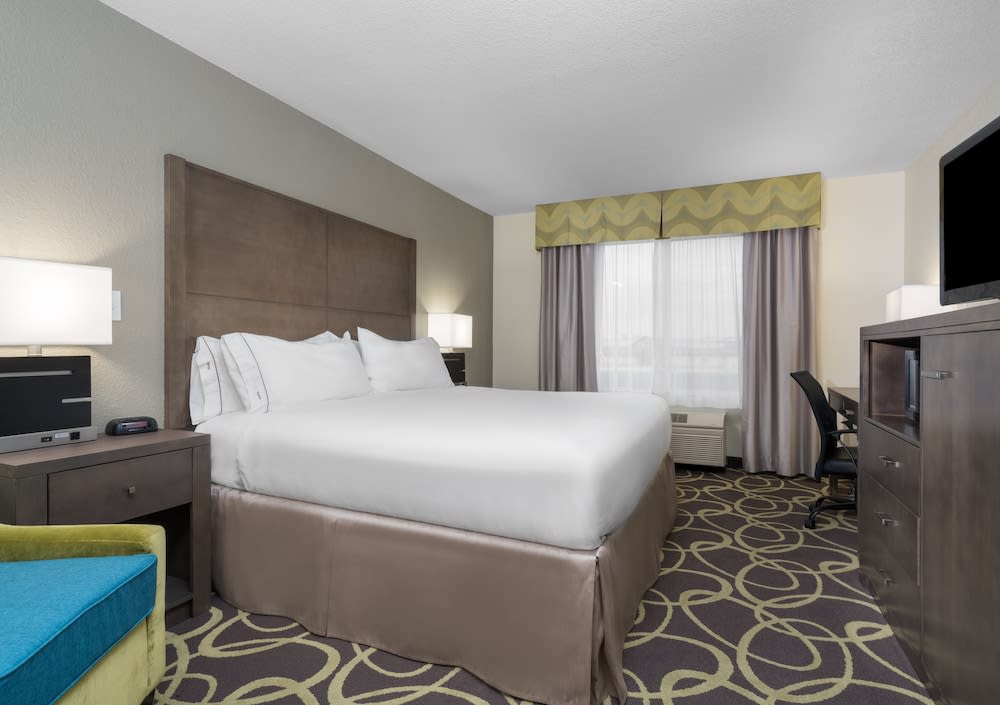 Holiday Inn Express & Suites AMES by IHG 2