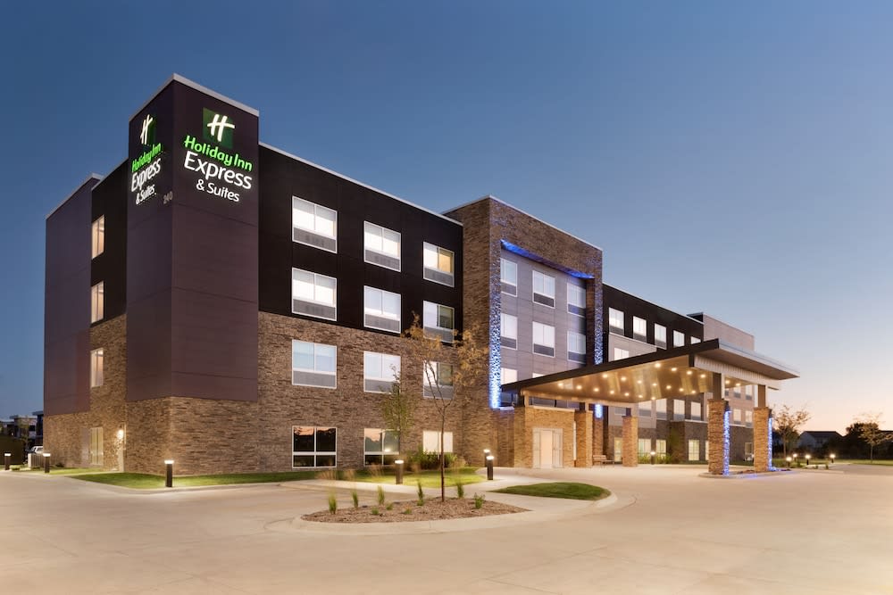 Holiday Inn Express & Suites West Des Moines Jordan Creek, an IHG