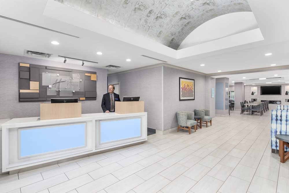 Holiday Inn Express & Suites GREENVILLE-I-85 & WOODRUFF RD by IHG 2