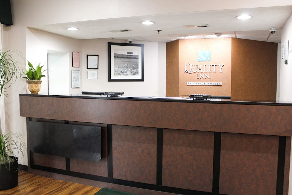 Quality Inn Clinton-Knoxville North 2