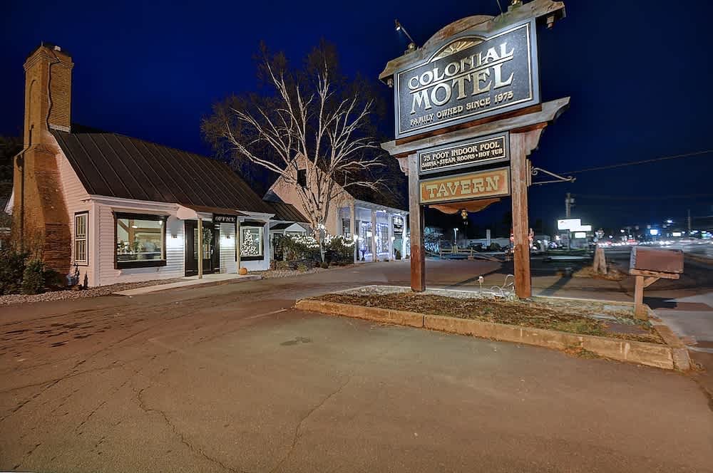 Colonial Motel 1