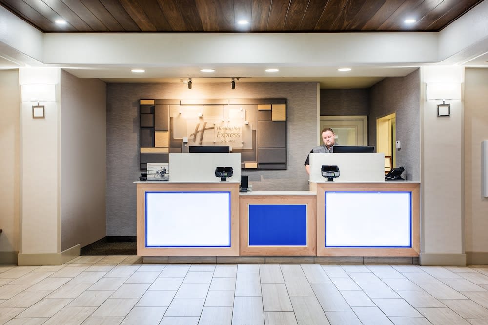 Holiday Inn Express & Suites LEWISBURG by IHG 1