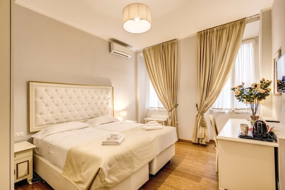 Gravina Suite Frattina 1