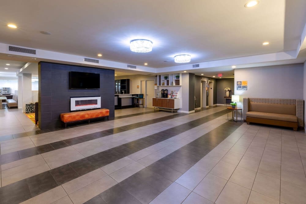 La Quinta Inn & Suites by Wyndham Tulsa Downtown - Route 66 3