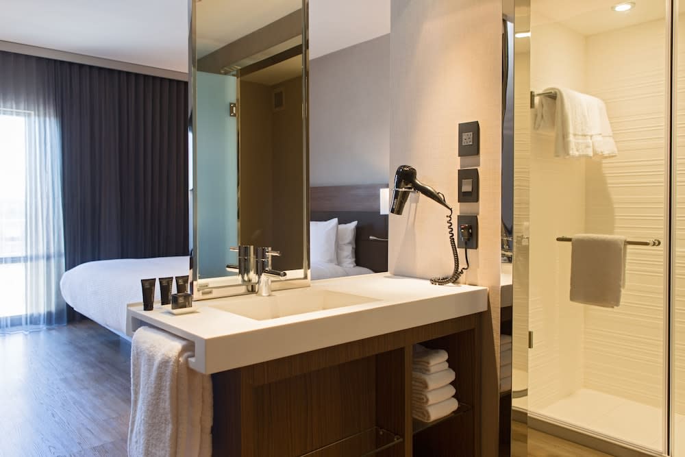 AC Hotel Kansas City Plaza, Kansas City Best deals