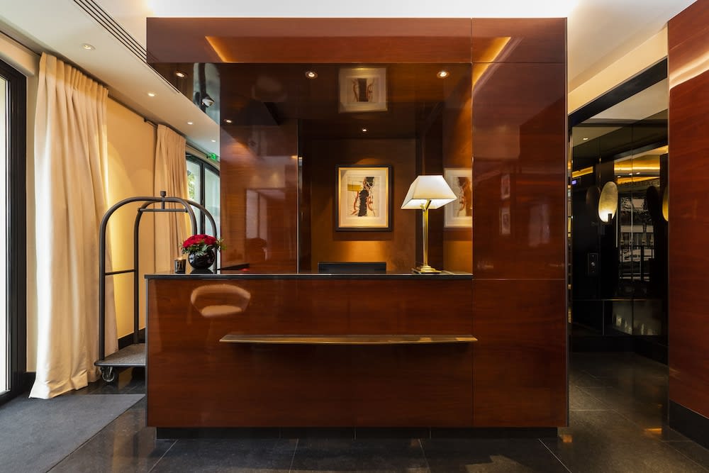 Hôtel Montaigne 2