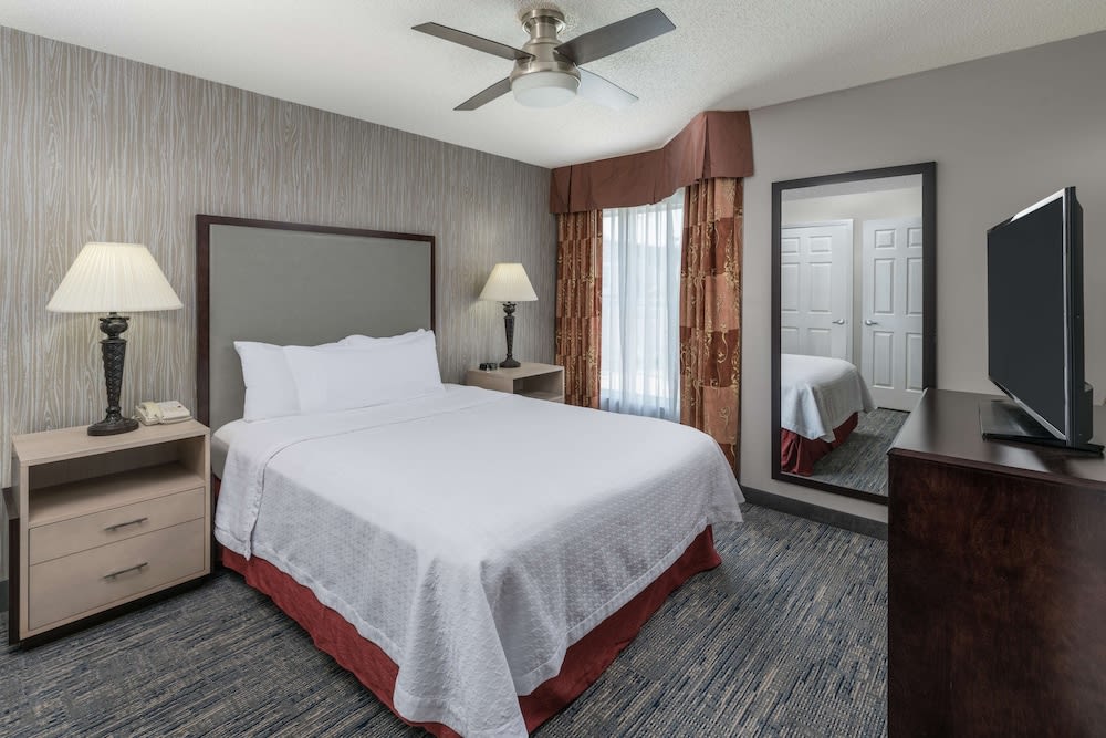 Homewood Suites by Hilton Chicago - Schaumburg 1