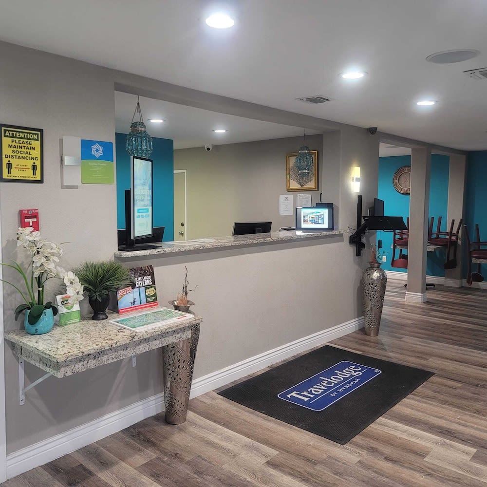 Travelodge by Wyndham San Antonio Downtown Northeast 2