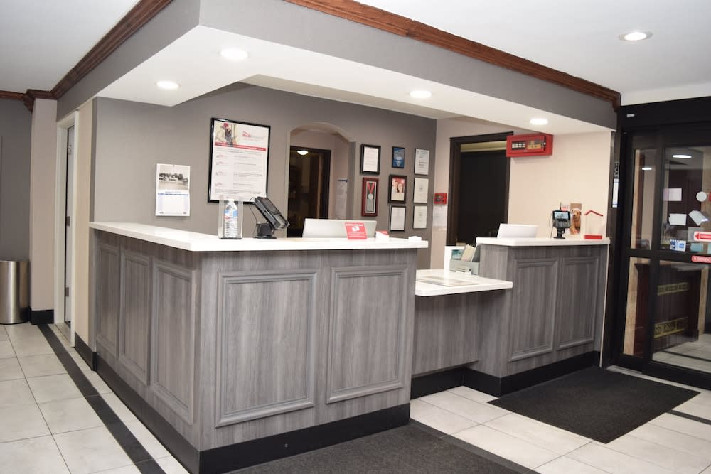Red Roof Inn Batavia 2