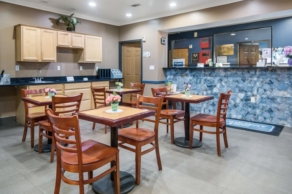 Rodeway Inn Carrollton I-35E 2