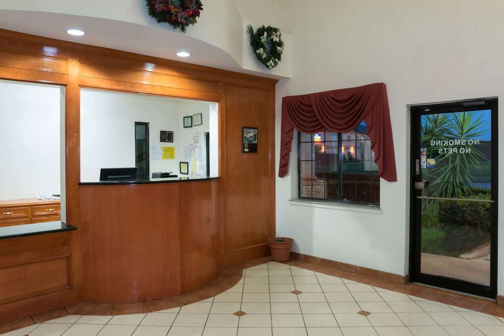 Super 8 by Wyndham Stafford Sugarland Area 2