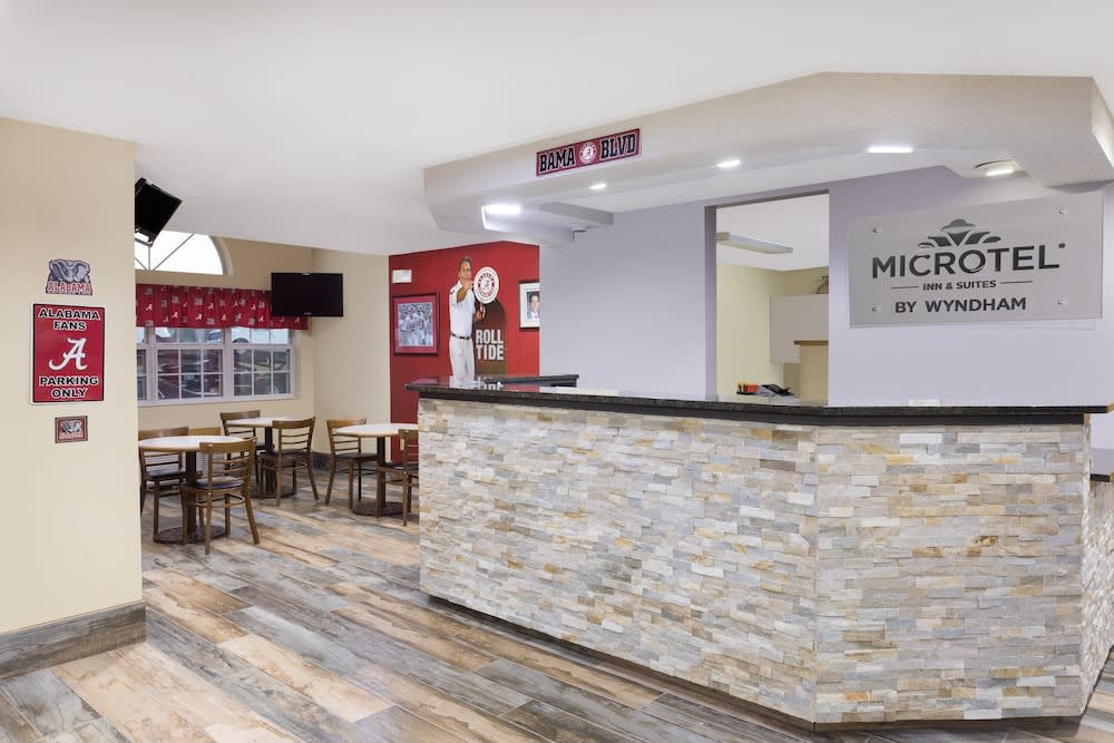 Microtel Inn & Suites by Wyndham Tuscaloosa East 2