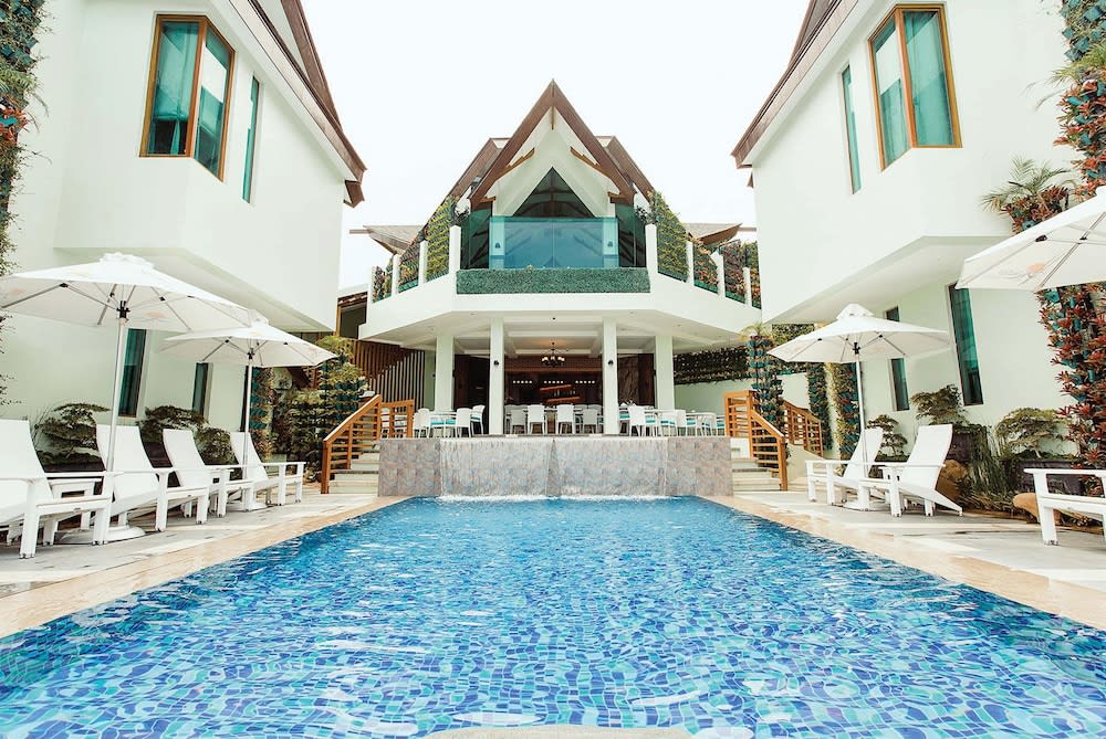 Acuatico Beach Resort & Hotel 1