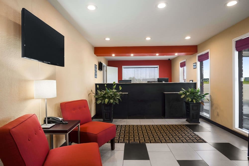 Super 8 by Wyndham Henryetta 2