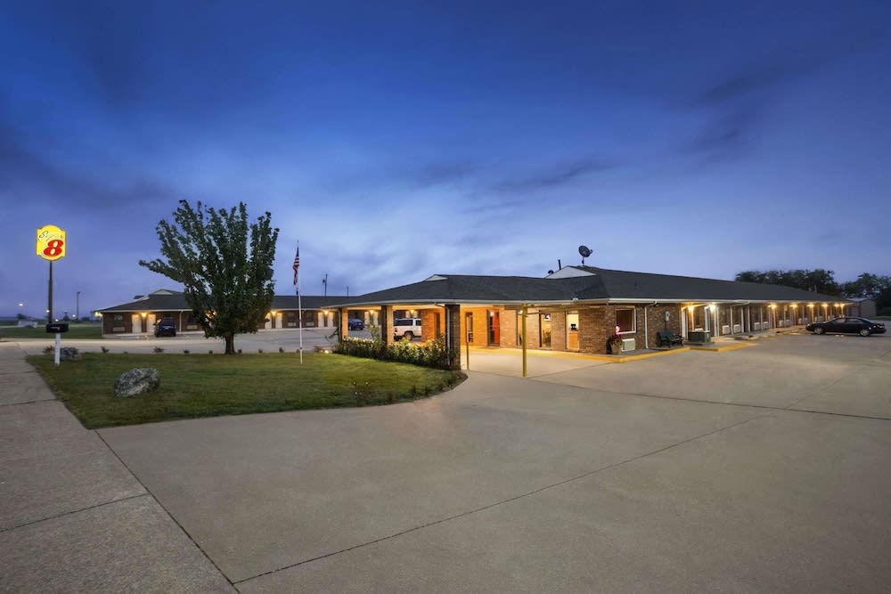 Super 8 by Wyndham Henryetta 1