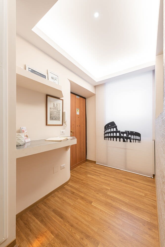 Top Floor Colosseo Guesthouse 2