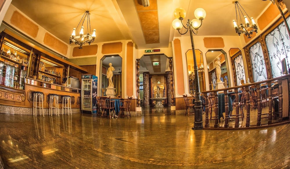 Tourist Hotel 2