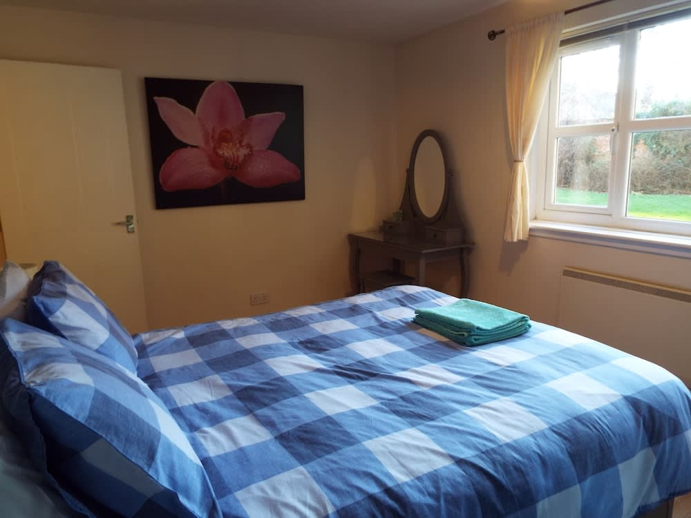 Edinburgh Palace Apartment 2