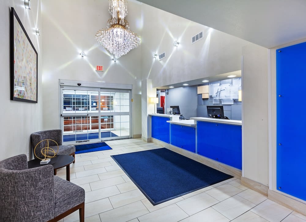 Holiday Inn Express Hotel & Suites Jenks by IHG 2