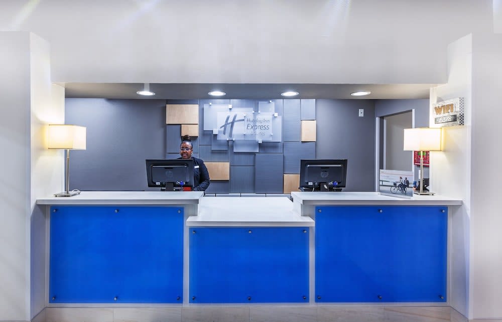 Holiday Inn Express Hotel & Suites Jenks by IHG 3