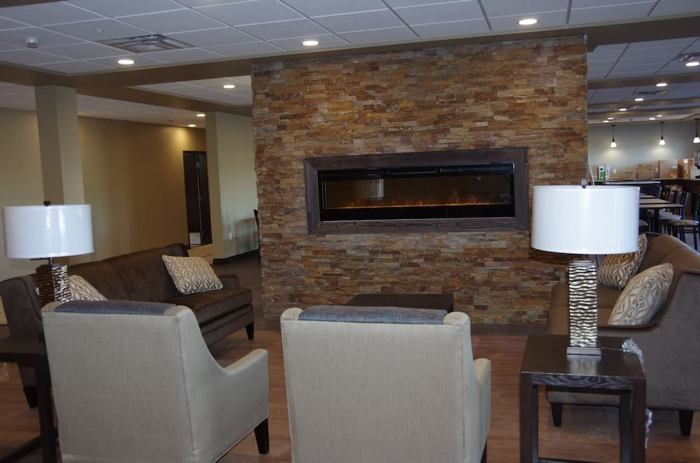 Best Western Plus Lacombe Inn & Suites 2
