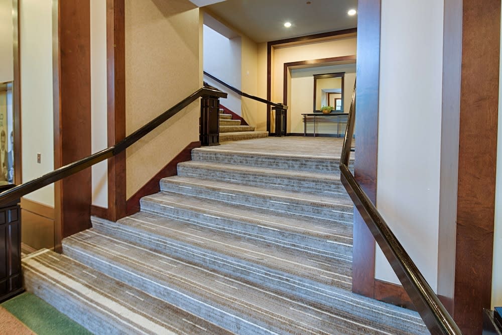 Embassy Suites by Hilton Chicago O'Hare Rosemont 2