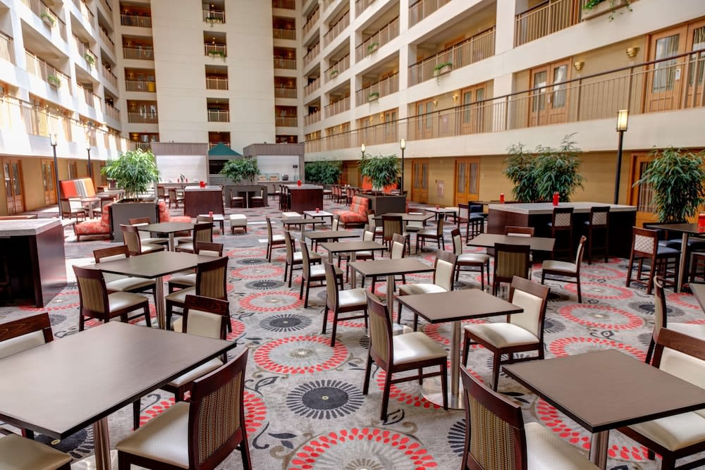Embassy Suites by Hilton Chicago O'Hare Rosemont 5