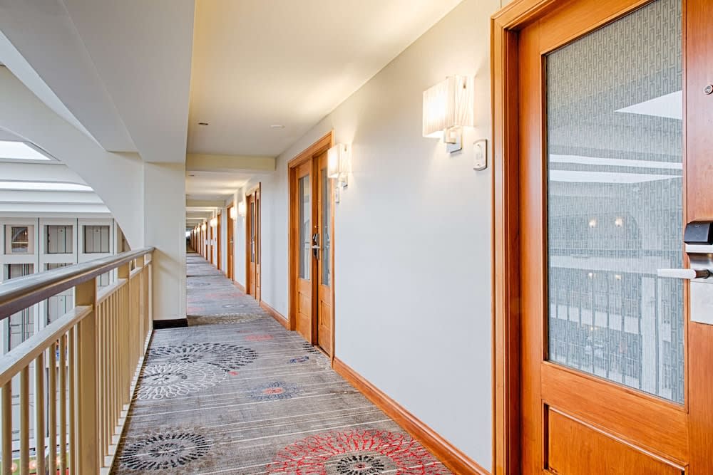 Embassy Suites by Hilton Chicago O'Hare Rosemont 1