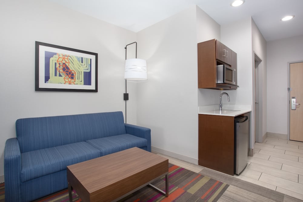 Holiday Inn Express & Suites Amarillo by IHG 5