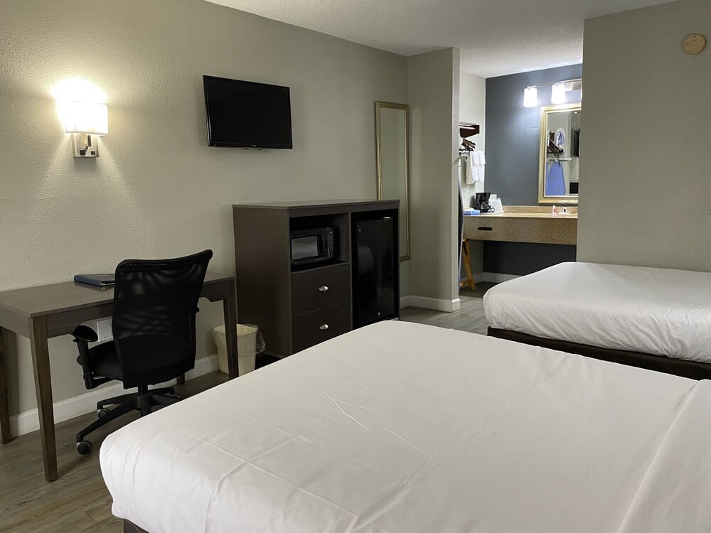 Baymont by Wyndham Wilmington 5