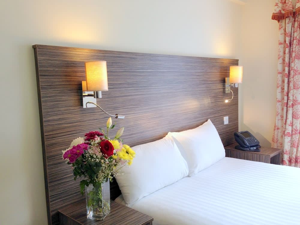 Ely House Hotel 1
