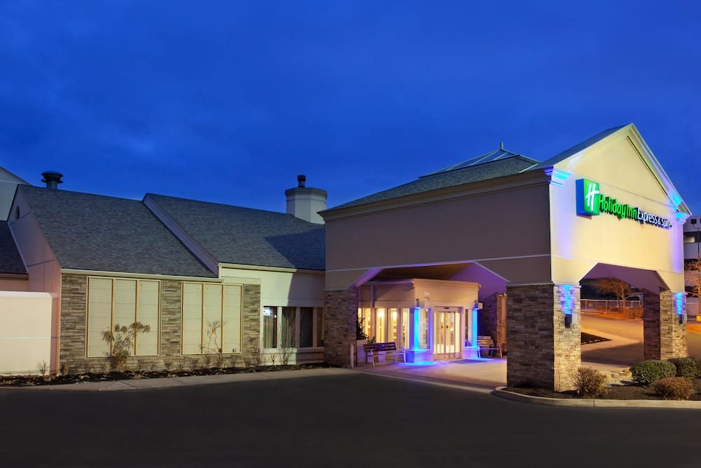 Holiday Inn Express & Suites PITTSBURGH AIRPORT by IHG 1