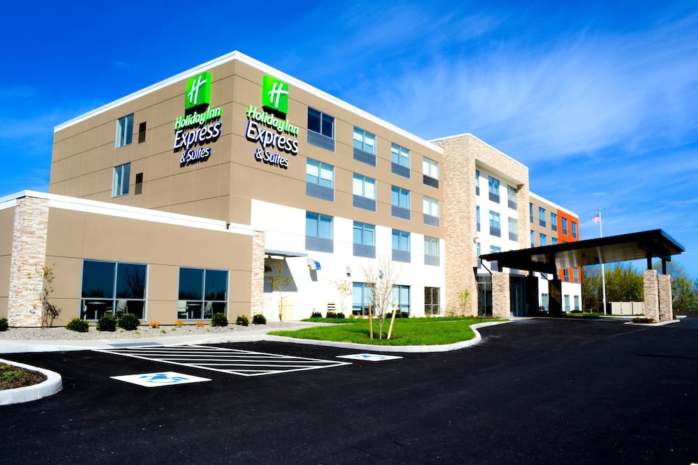 Holiday Inn Express & Suites OSWEGO by IHG 1