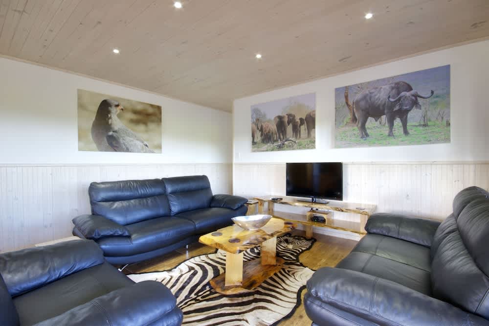 Monzi Safari Lodge 1