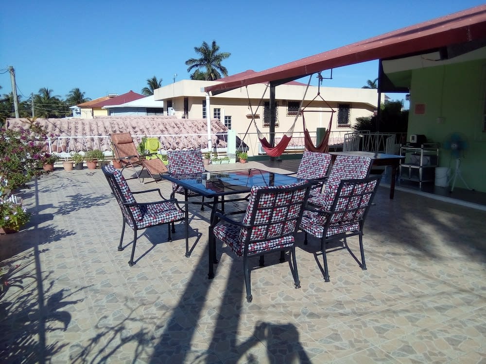 The Red Hut Inn 1