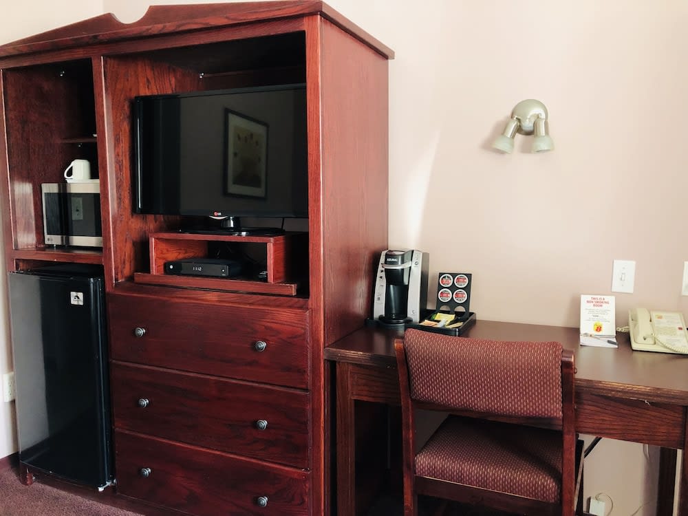 Super 8 by Wyndham Lake Country/Winfield Area 5