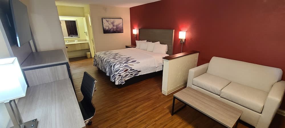 Red Roof Inn & Suites Cornelius – Lake Norman 1