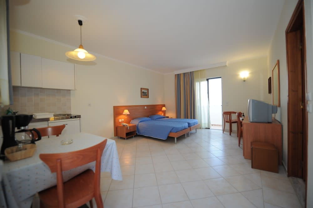 Golden View Studios 1