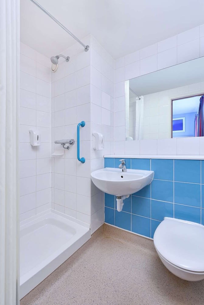 Travelodge Birmingham Central Broadway Plaza, Birmingham Best deals