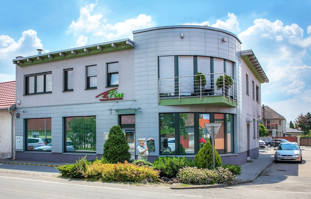 Fine Restaurant & Apartments 1