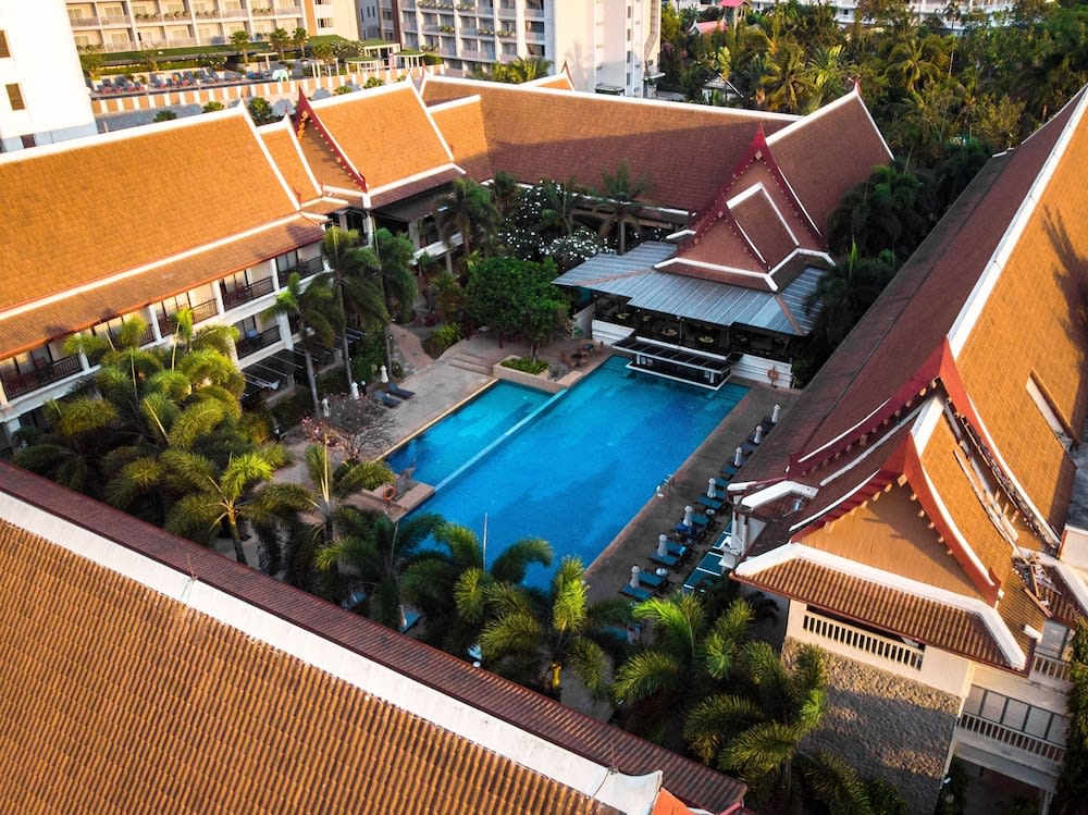 Deevana Patong Resort & Spa 1
